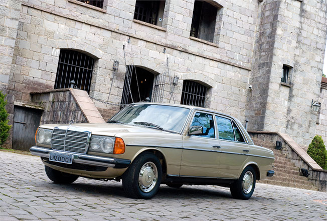 Mercedes-Benz 300 D Dourado
